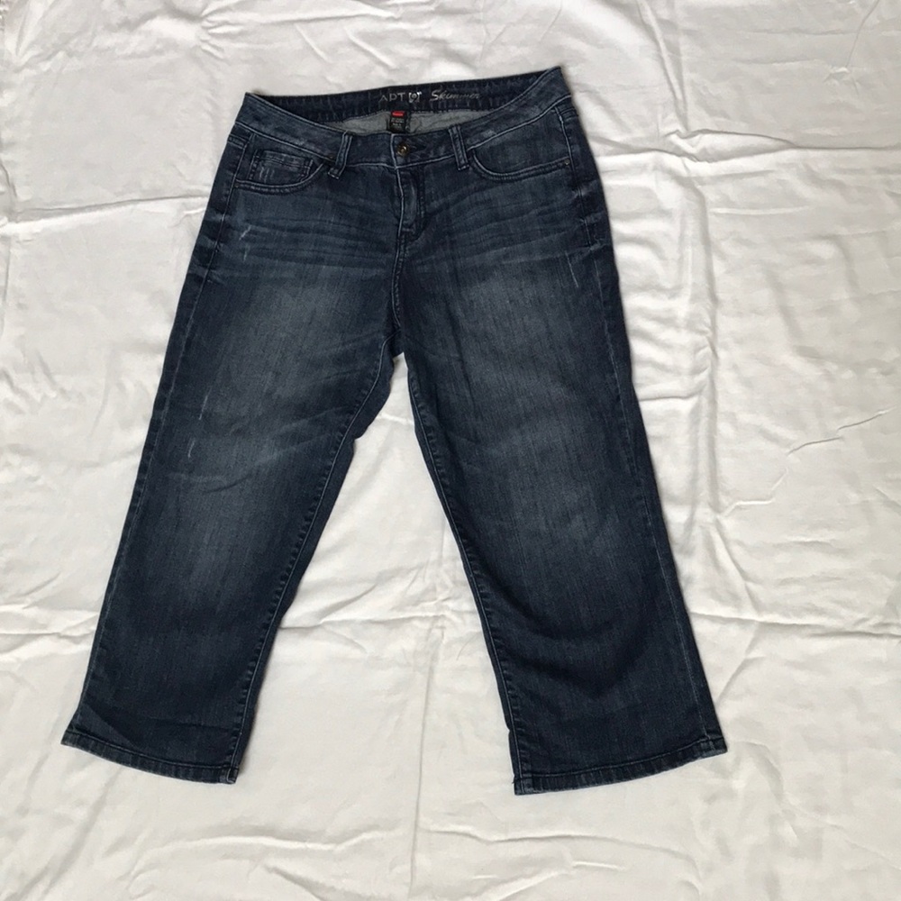 NWOT, Dark Wash, Jean Capris